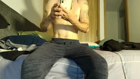 Snapshot of alejandro_bigcock chatting on January 30, 4:48 am Alejandro Hernndez online show from January 30, 4:48 am