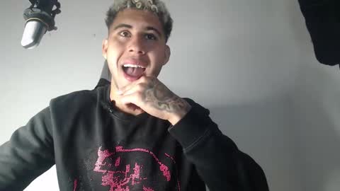 Snapshot of alejandrojf_00 chatting on December 7, 1:29 pm Daiki jack online show from December 7, 1:29 pm