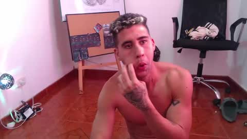 Snapshot of alejandrojf_00 chatting on January 19, 10:17 pm Daiki jack online show from January 19, 10:17 pm