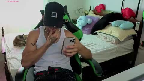 Snapshot of alejandrojf_00 chatting on October 3, 1:52 pm Daiki jack online show from October 3, 1:52 pm