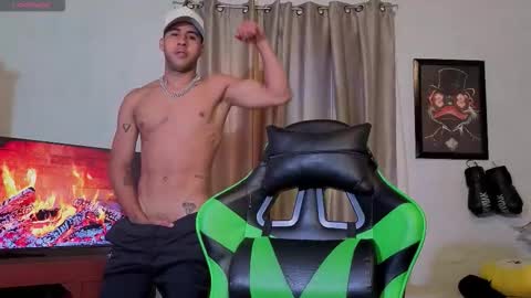 Snapshot of alejandrojf_00 chatting on November 15, 2:57 pm Daiki jack online show from November 15, 2:57 pm