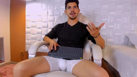 Snapshot of alejandrostorm chatting on February 8, 9:04 pm Alejo online show from February 8, 9:04 pm