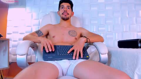 Snapshot of alejandrostorm chatting on February 9, 11:14 am Alejo online show from February 9, 11:14 am