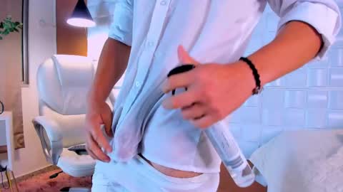 Snapshot of alejandrostorm chatting on February 11, 11:44 pm Alejo online show from February 11, 11:44 pm