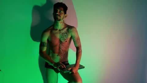 Snapshot of alejandrostorm chatting on February 14, 1:34 am Alejo online show from February 14, 1:34 am