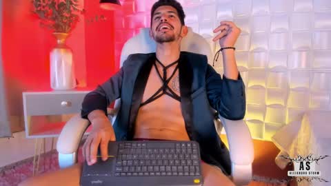 Snapshot of alejandrostorm chatting on February 14, 11:31 pm Alejo online show from February 14, 11:31 pm