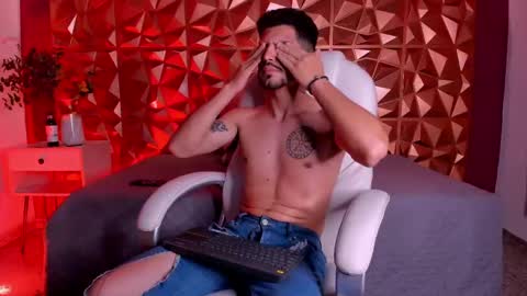 Snapshot of alejandrostorm chatting on March 7, 8:23 am Alejo online show from March 7, 8:23 am