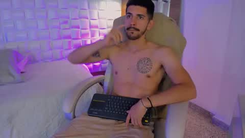 Snapshot of alejandrostorm chatting on October 9, 8:40 pm Alejo online show from October 9, 8:40 pm