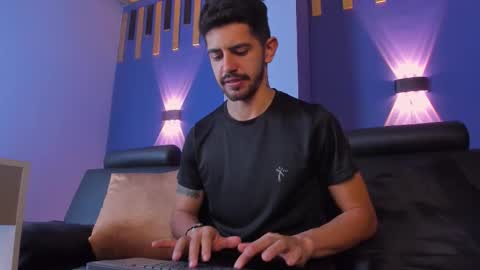 Snapshot of alejandrostorm chatting on October 14, 8:53 pm Alejo online show from October 14, 8:53 pm