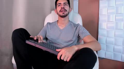 Snapshot of alejandrostorm chatting on October 15, 9:15 pm Alejo online show from October 15, 9:15 pm