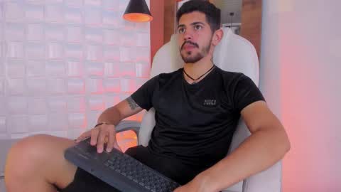 Snapshot of alejandrostorm chatting on October 21, 9:37 pm Alejo online show from October 21, 9:37 pm