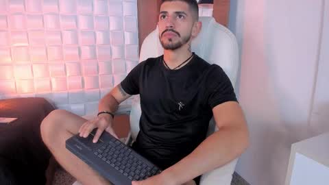 Snapshot of alejandrostorm chatting on October 26, 2:50 am Alejo online show from October 26, 2:50 am