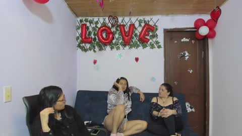 Snapshot of alejita_smithh chatting on February 25, 3:27 pm zoe and Kataleya online show from February 25, 3:27 pm