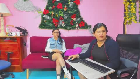 Snapshot of alejita_smithh chatting on December 22, 12:24 pm zoe and Kataleya online show from December 22, 12:24 pm