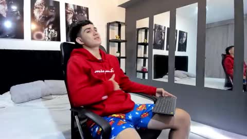 alejo_gray1 online show from January 19, 1:04 pm