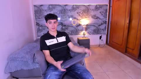 alejo_gray1 online show from February 19, 11:12 pm