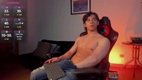 Snapshot of alekblake chatting on November 2, 1:19 am Alek online show from November 2, 1:19 am