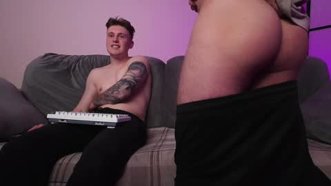 Snapshot of aleks_fisher chatting on October 28, 1:20 am Alex and Linar online show from October 28, 1:20 am