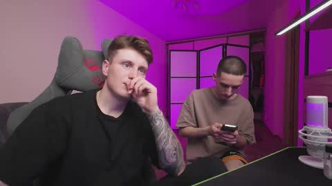 Snapshot of aleks_fisher chatting on November 8, 9:35 pm Alex and Linar online show from November 8, 9:35 pm