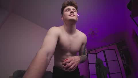 Snapshot of aleks_fisher chatting on November 24, 11:15 pm Alex and Linar online show from November 24, 11:15 pm