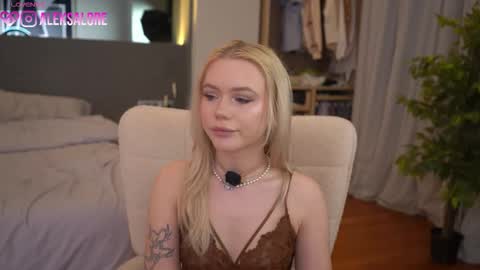 Lexi online show from March 4, 3:12 am