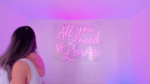 Snapshot of aleksandra_miller chatting on December 14, 12:32 pm Aleksandra online show from December 14, 12:32 pm