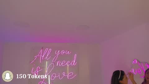 Snapshot of aleksandra_miller chatting on December 18, 12:22 pm Aleksandra online show from December 18, 12:22 pm