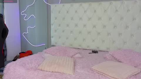 Snapshot of alektra_bryce chatting on September 16, 8:43 pm alektra_bryce online show from September 16, 8:43 pm