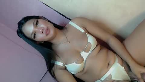 Snapshot of alena_sanggre69 chatting on January 10, 7:32 pm Kimmygirl online show from January 10, 7:32 pm