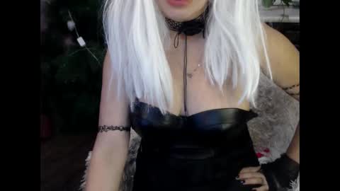 Snapshot of alenablack chatting on December 23, 3:29 am Luly online show from December 23, 3:29 am