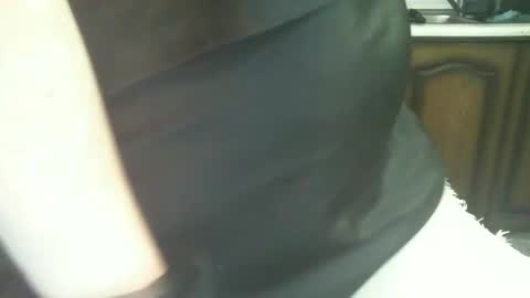 Snapshot of alenablack chatting on December 28, 12:57 am Luly online show from December 28, 12:57 am