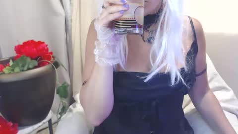 Snapshot of alenablack chatting on October 2, 12:50 am Luly online show from October 2, 12:50 am