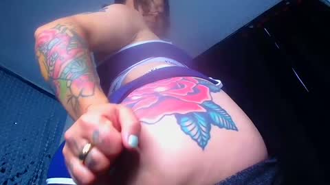 QUEEN OFF MILk  IM BACK  15 NOV online show from February 7, 11:03 pm