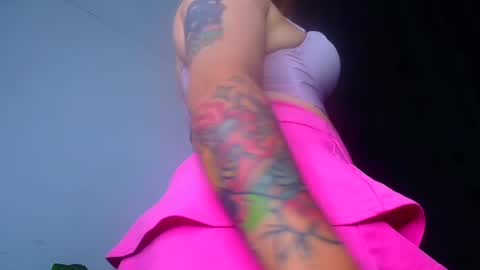 QUEEN OFF MILk  IM BACK  15 NOV online show from February 16, 1:25 am