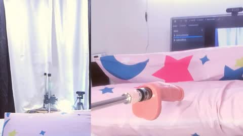 Snapshot of aleska_james chatting on December 2, 12:43 pm aleska_james online show from December 2, 12:43 pm