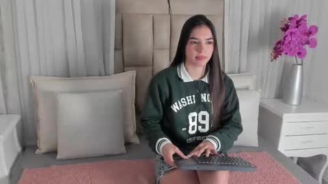 Snapshot of aleska_romanov chatting on October 3, 11:29 am ALESKA online show from October 3, 11:29 am