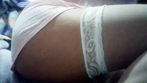 Snapshot of aless_lorraines chatting on November 15, 10:45 am aless_lorraines online show from November 15, 10:45 am