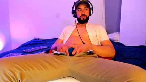 Snapshot of alessandro__wye chatting on December 3, 6:54 am ALESSANDRO WYE online show from December 3, 6:54 am