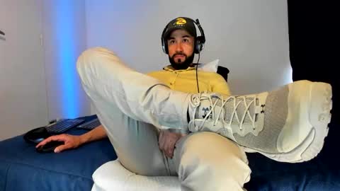 Snapshot of alessandro__wye chatting on December 16, 2:11 pm ALESSANDRO WYE online show from December 16, 2:11 pm