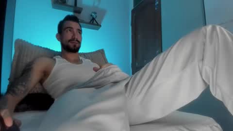 Snapshot of alessandro_dibellucci chatting on October 23, 8:35 am Kciqu3 Independent model online show from October 23, 8:35 am