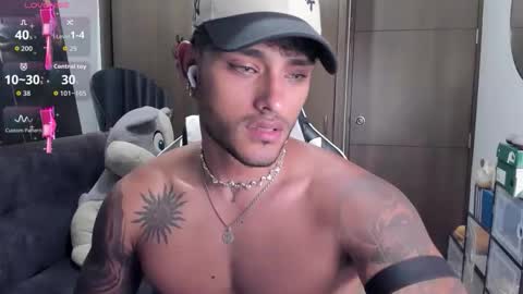 Snapshot of alessandro_vanni chatting on November 9, 1:26 am Alessandro Vanni online show from November 9, 1:26 am