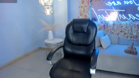 ALESSA ROMERO  online show from December 15, 8:02 pm