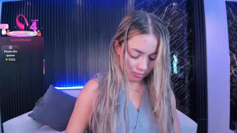 Snapshot of alessia_taylorr chatting on September 11, 12:05 pm Alessia Everyday From 0530 to 1430 Col Time online show from September 11, 12:05 pm