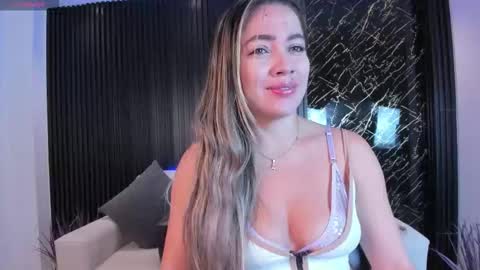 Snapshot of alessia_taylorr chatting on September 22, 11:12 am Alessia Everyday From 0530 to 1430 Col Time online show from September 22, 11:12 am