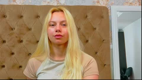 Snapshot of alessiacroft chatting on May 17, 4:10 am alessiacroft online show from May 17, 4:10 am
