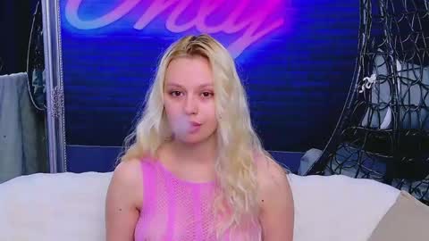 Snapshot of alessiacroft chatting on May 26, 4:08 am alessiacroft online show from May 26, 4:08 am
