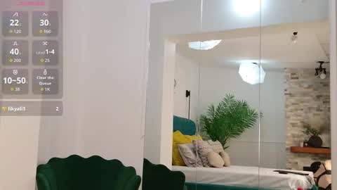 Snapshot of alessiadunn chatting on February 7, 8:34 pm Alessia online show from February 7, 8:34 pm