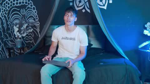 Snapshot of alessiovitale chatting on November 7, 1:00 pm Alessio online show from November 7, 1:00 pm