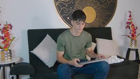 Snapshot of alessiovitale chatting on November 12, 12:38 pm Alessio online show from November 12, 12:38 pm