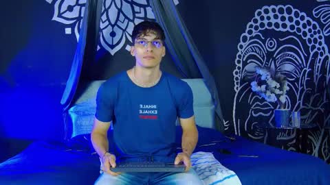 Snapshot of alessiovitale chatting on December 18, 12:00 pm Alessio online show from December 18, 12:00 pm